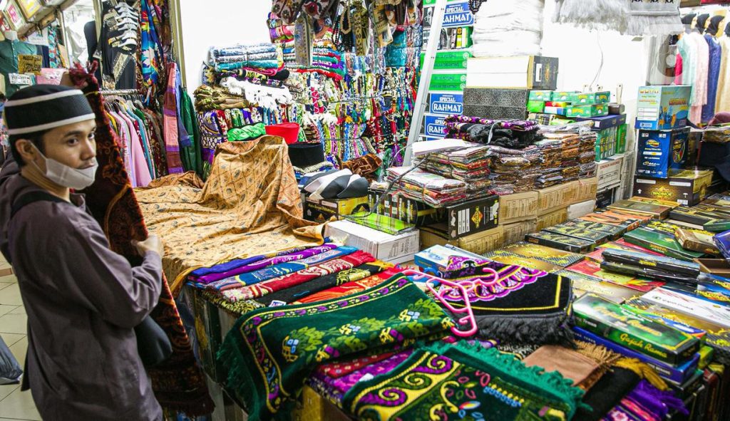 Menjual Peralatan Ibadah