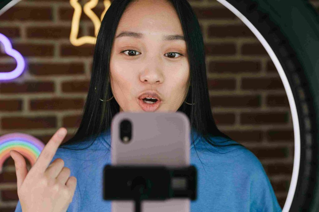 Cara Berbicara Saat Live Streaming
