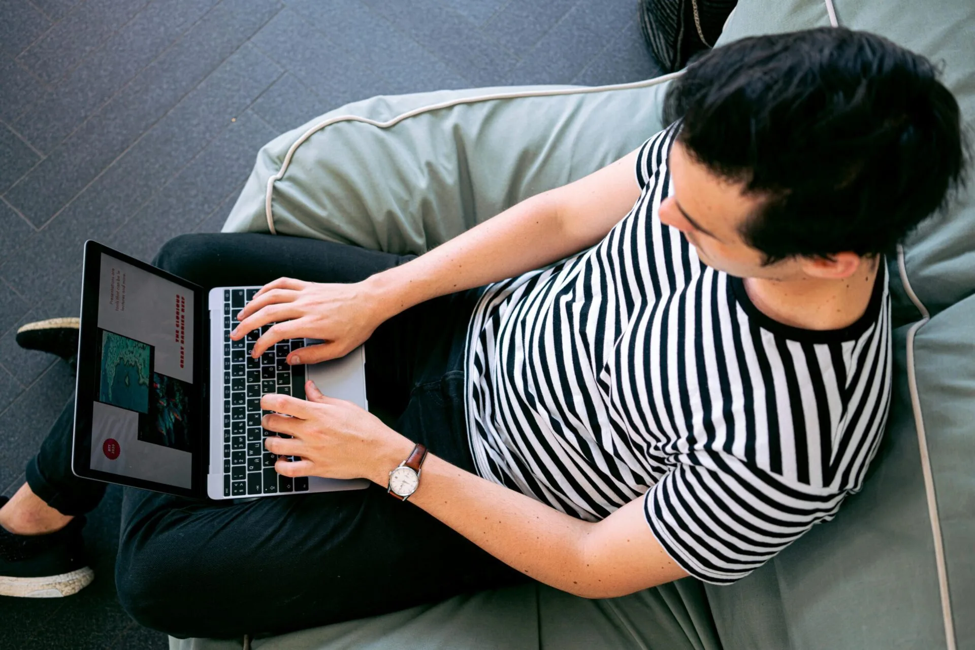 Perbedaan Antara Teknologi Web dan Weblog Terdapat Pada