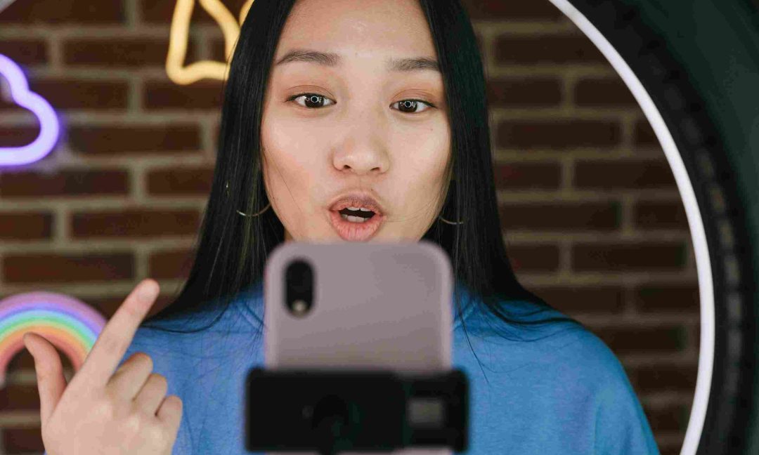 Cara Berbicara Saat Live Streaming