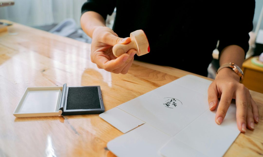 Apa Itu Stempel Perusahaan? Fungsi & Bentuknya