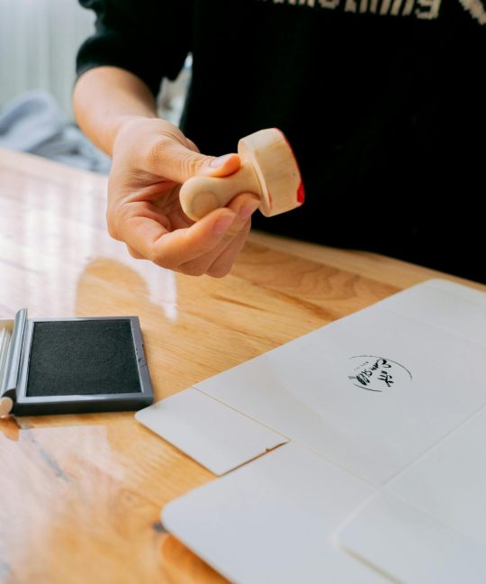 Apa Itu Stempel Perusahaan? Fungsi & Bentuknya