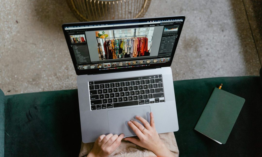 7 Contoh Gambar Logo & Tips Memilihnya