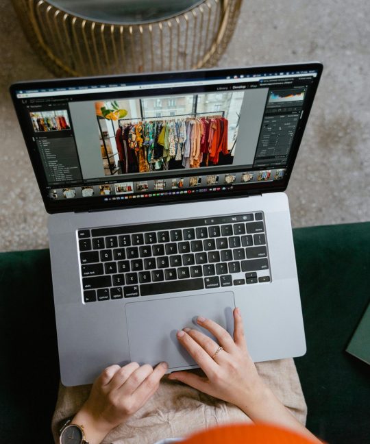 7 Contoh Gambar Logo & Tips Memilihnya