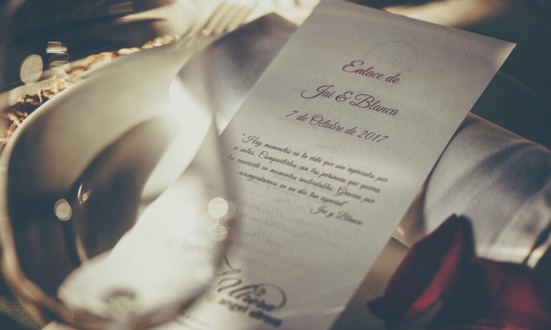 Desain Undangan Pernikahan Elegan