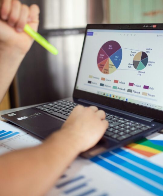 Aplikasi CRM Adalah