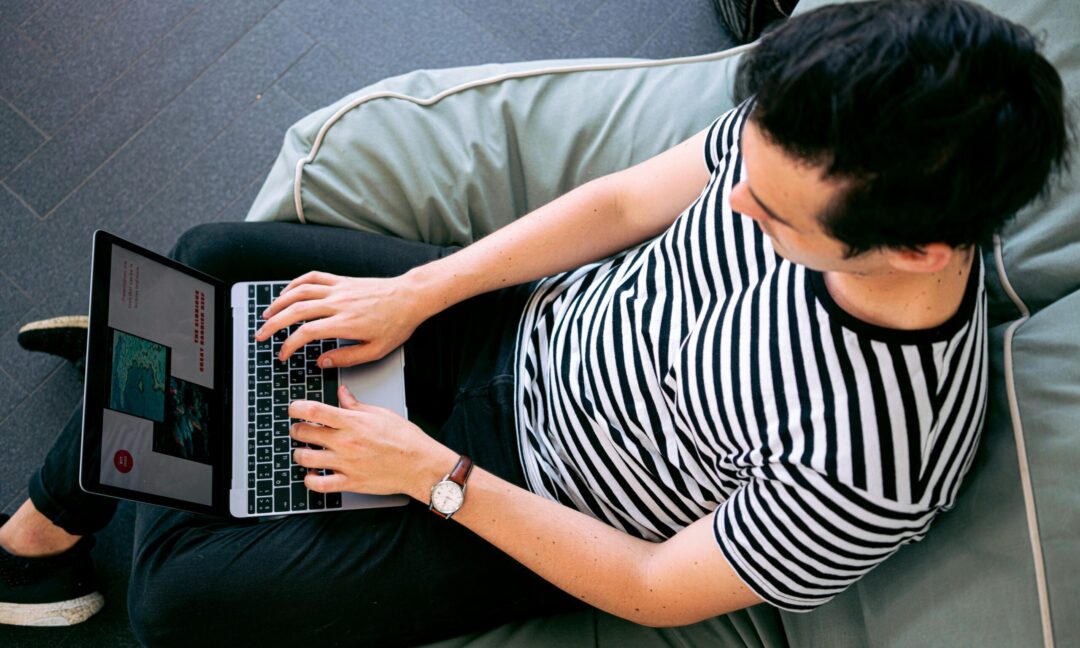 Perbedaan Antara Teknologi Web dan Weblog Terdapat Pada