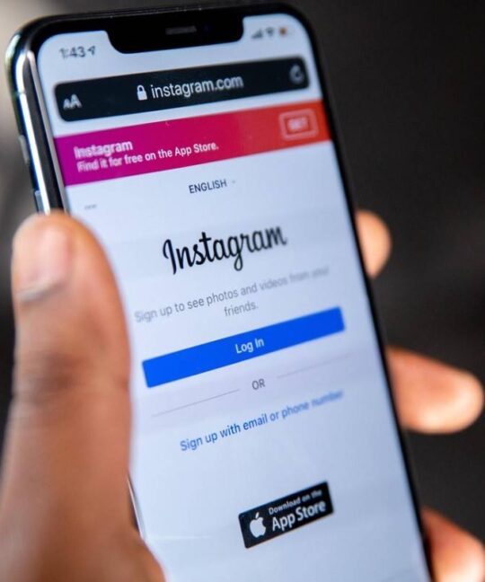 Yang Termasuk Informasi Bisnis Publik pada Instagram Bisnis Adalah