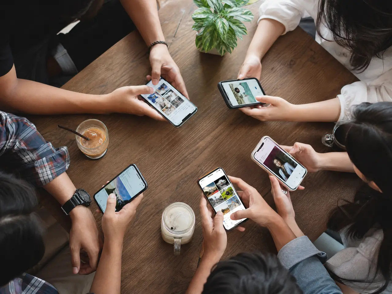Memahami target audiens dan platform media sosial yang mereka pakai
