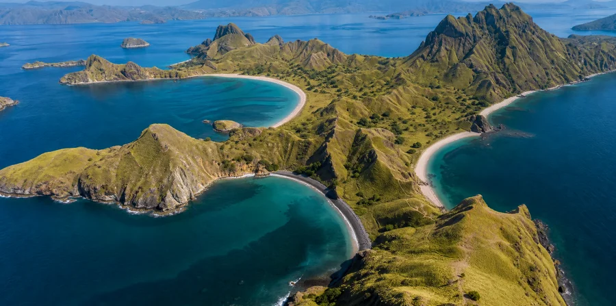 iklan tempat wisata Padar Komodo aerial