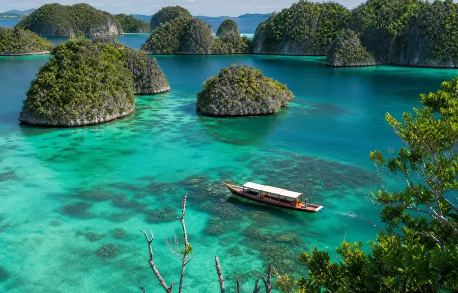 iklan tempat wisata Raja Ampat island
