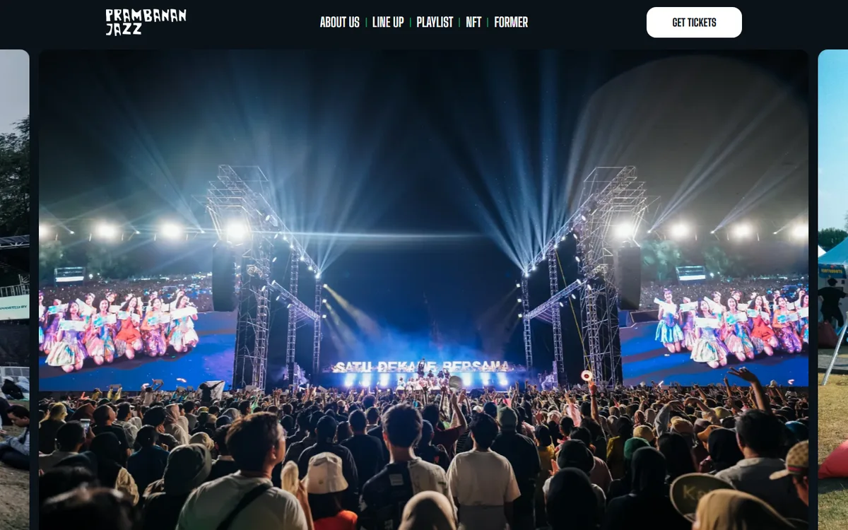 Screenshot beranda website Prambanan Jazz dengan foto panggung konser penuh penonton dan tombol Get Tickets di header