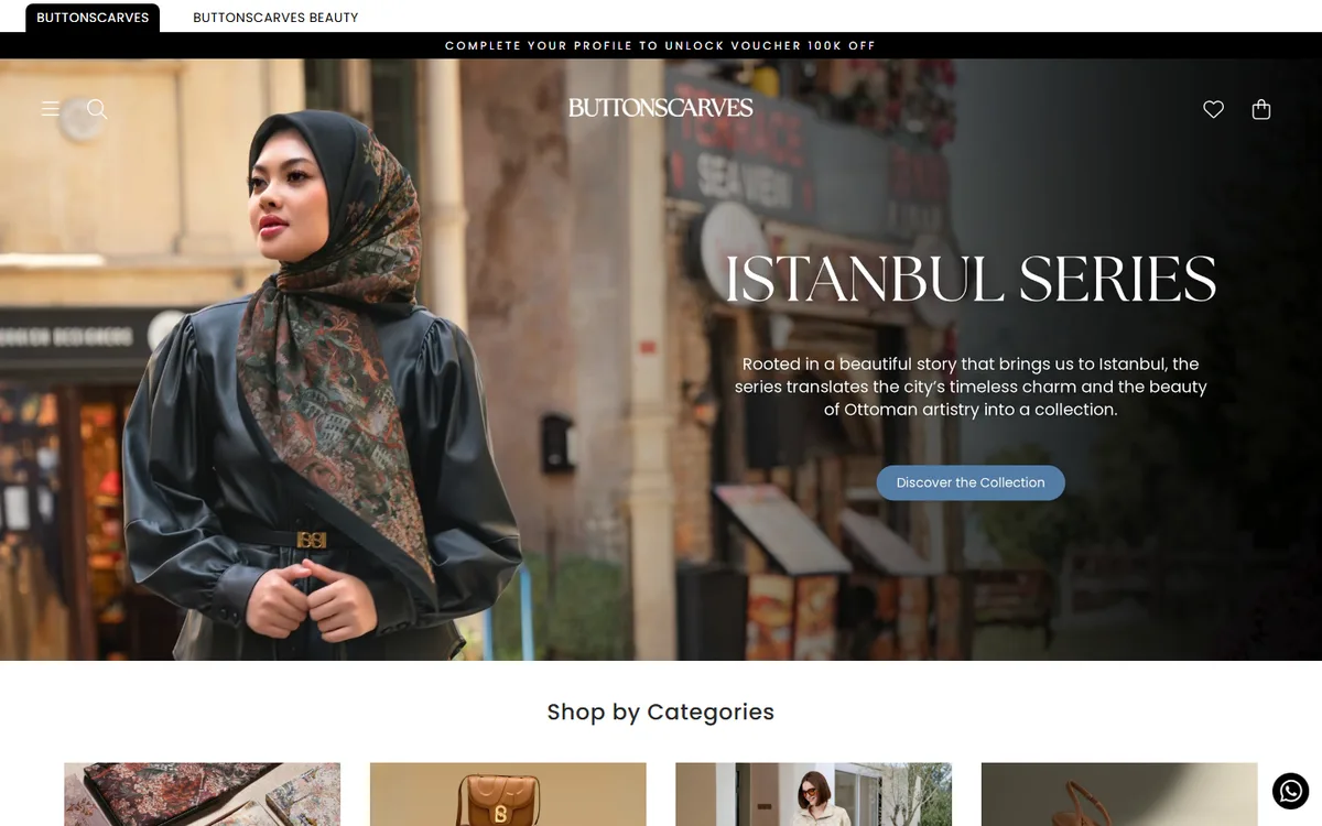 Screenshot beranda Buttonscarves dengan foto kampanye koleksi Istanbul Series dan bagian Shop by Categories