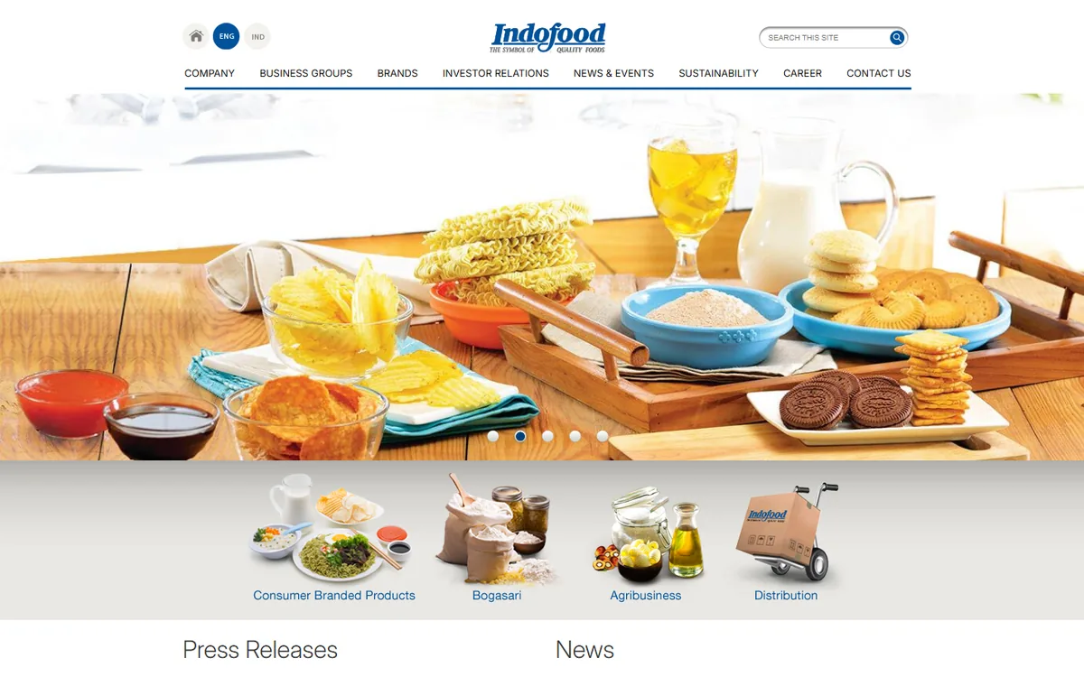 Beranda indofood.com: foto produk makanan, menu Company, Business Groups, Brands, Investor Relations, serta kelompok usaha Bogasari, Agribusiness, dan Distribution